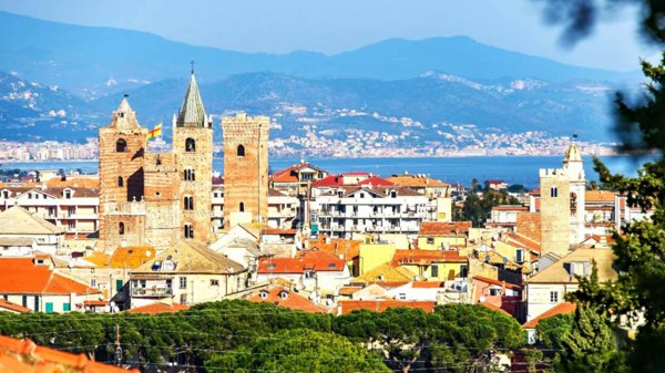 appartamento in vendita ad Albenga in zona Leca