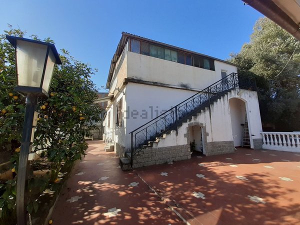 casa indipendente in vendita ad Albenga