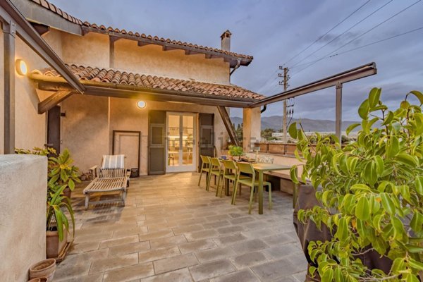 appartamento in vendita ad Albenga in zona Leca