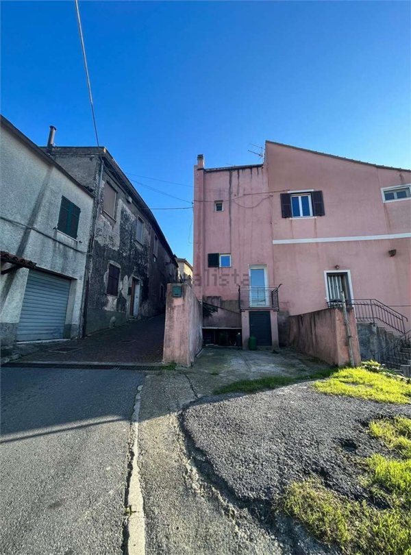 casa indipendente in vendita ad Albenga in zona San Fedele