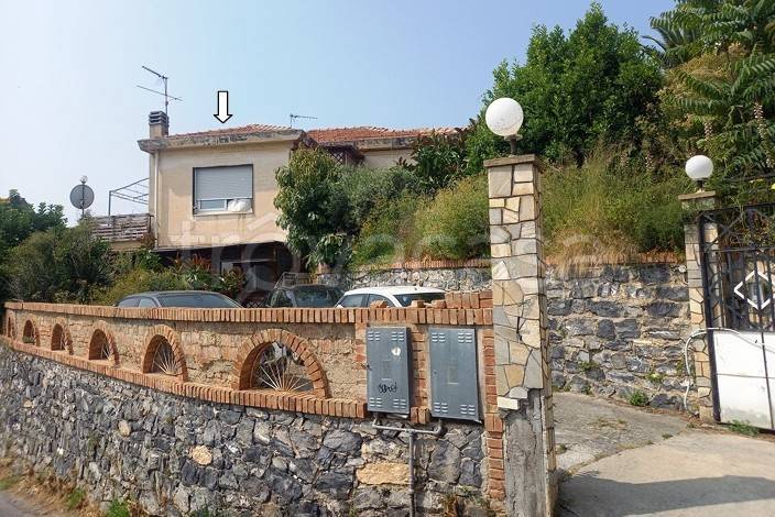 casa indipendente in vendita ad Albenga in zona Vadino