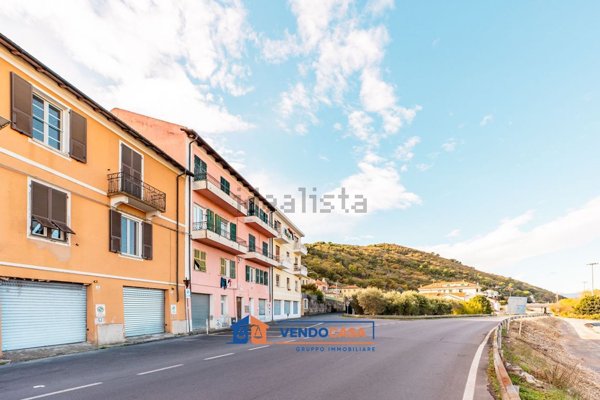 appartamento in vendita ad Albenga in zona Vadino