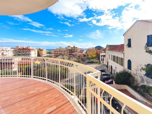 appartamento in vendita ad Albenga in zona Vadino