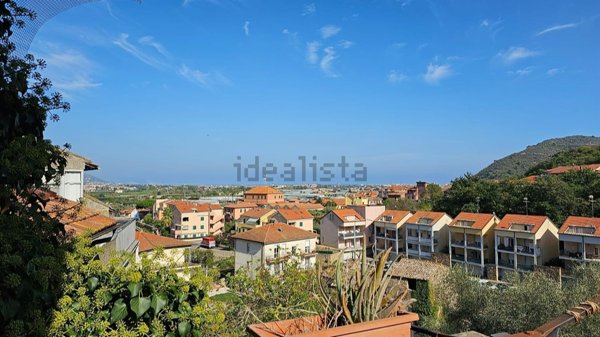 appartamento in vendita ad Albenga in zona Lusignano