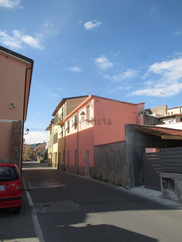 appartamento in vendita ad Albenga in zona Leca