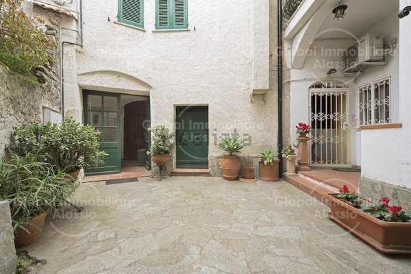 appartamento in vendita ad Albenga in zona Lusignano