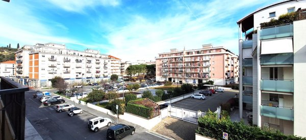 appartamento in vendita ad Albenga in zona Vadino