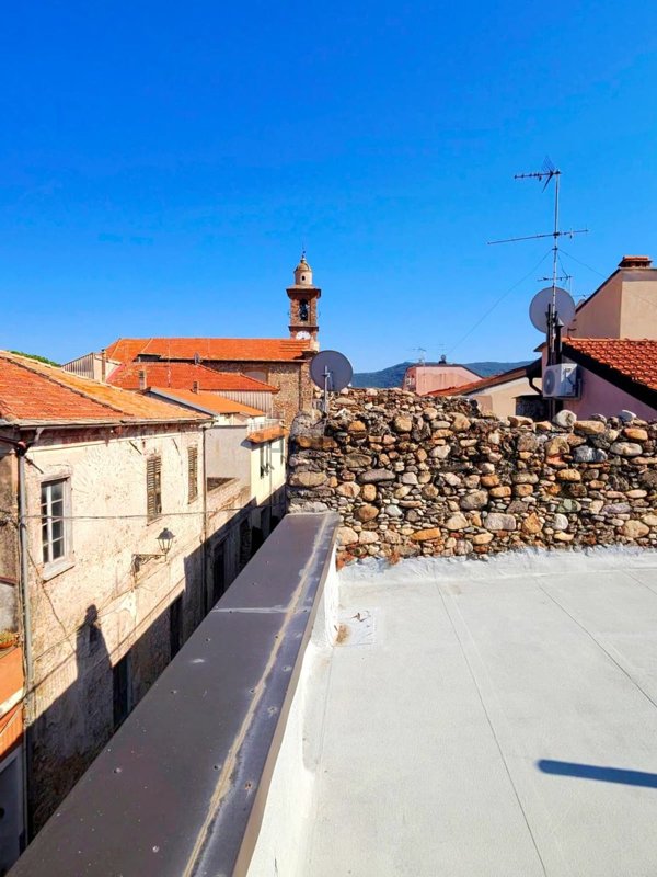 appartamento in vendita ad Albenga in zona Leca