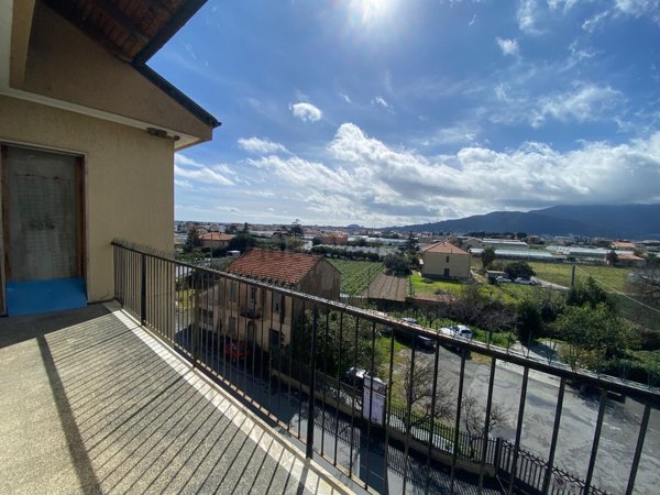appartamento in vendita ad Albenga in zona Campochiesa