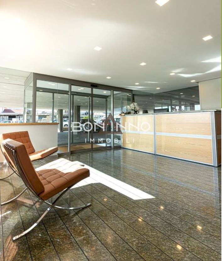 ufficio in vendita ad Albenga in zona Leca