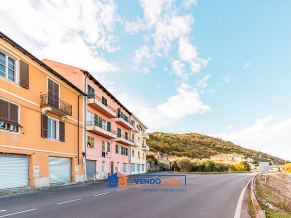 appartamento in vendita ad Albenga in zona Vadino