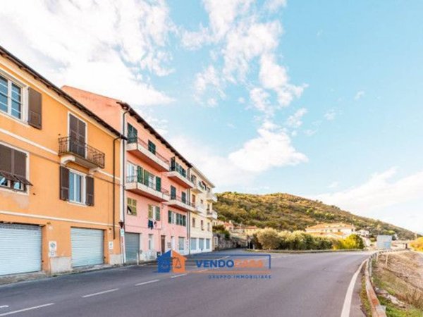 appartamento in vendita ad Albenga in zona Vadino