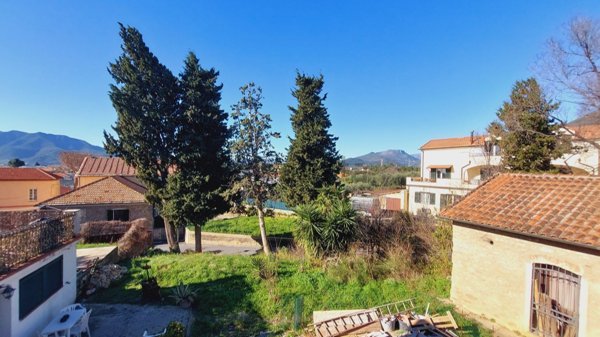 casa semindipendente in vendita ad Albenga in zona Campochiesa