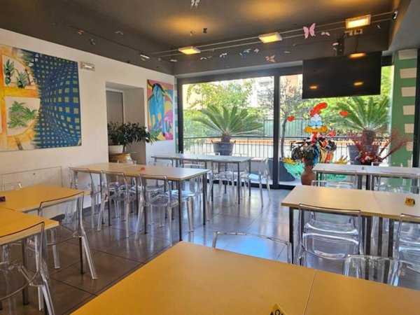 negozio in vendita ad Albenga in zona Vadino