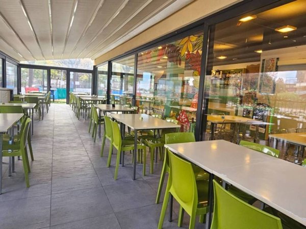 negozio in vendita ad Albenga in zona Vadino