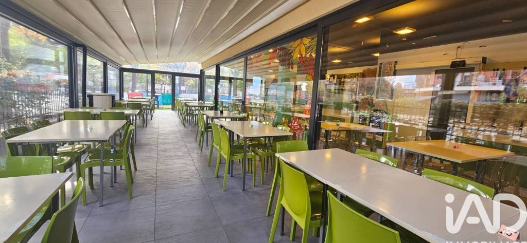 negozio in vendita ad Albenga in zona Vadino