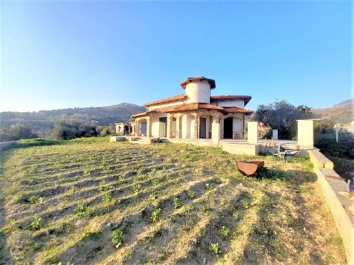 casa indipendente in vendita ad Albenga