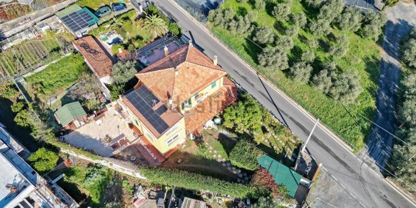 appartamento in vendita ad Albenga in zona Leca