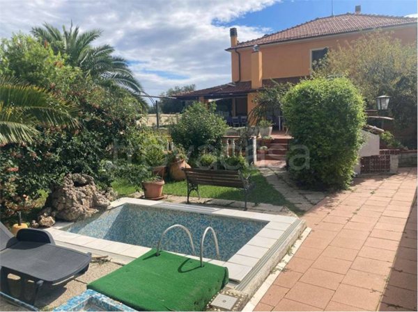 appartamento in vendita ad Albenga in zona Leca