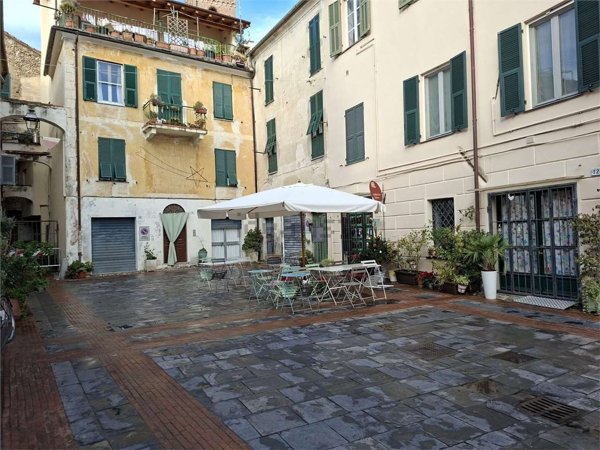 negozio in vendita ad Albenga