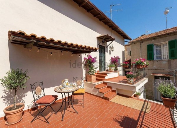 casa indipendente in vendita ad Albenga