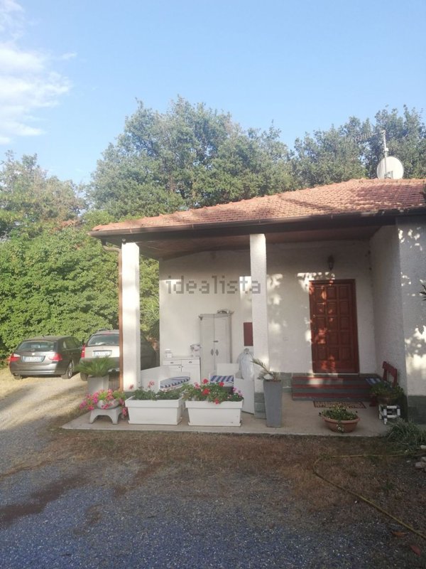 casa indipendente in vendita ad Albenga