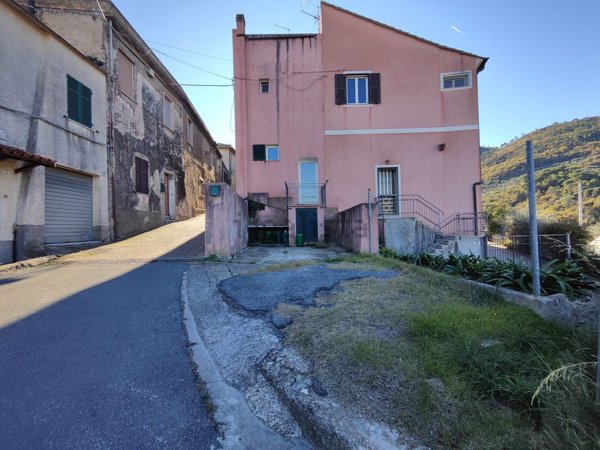 casa semindipendente in vendita ad Albenga