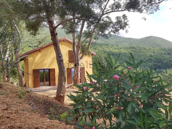 casa indipendente in vendita ad Albenga