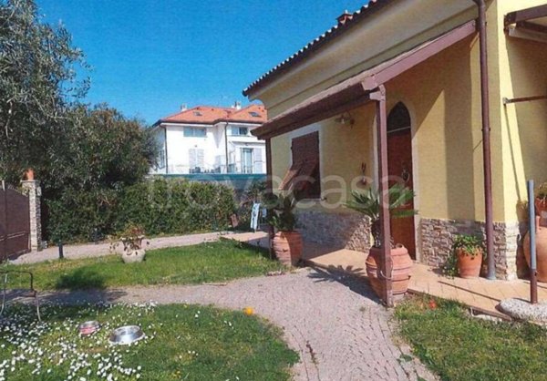 casa indipendente in vendita ad Albenga