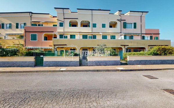 appartamento in vendita ad Albenga in zona Lusignano