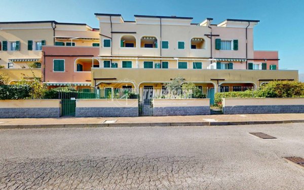 appartamento in vendita ad Albenga in zona Lusignano