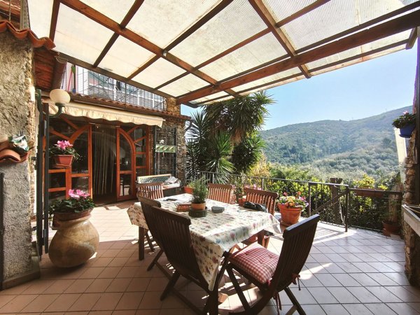 casa indipendente in vendita ad Albenga