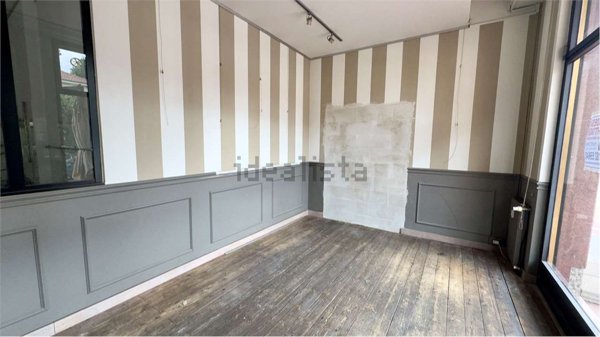 locale commerciale in vendita ad Albenga