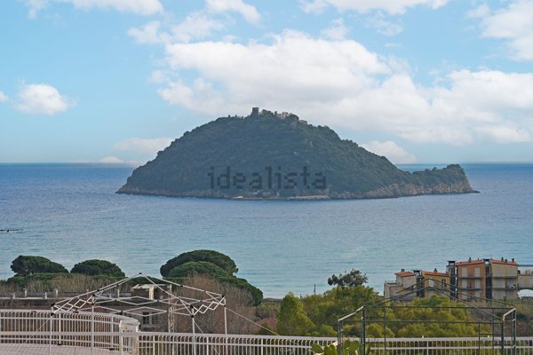 appartamento in vendita ad Albenga in zona Vadino