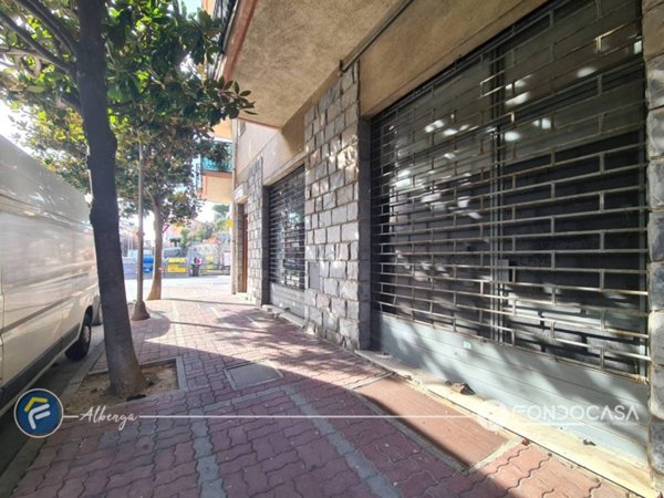 locale commerciale in vendita ad Albenga