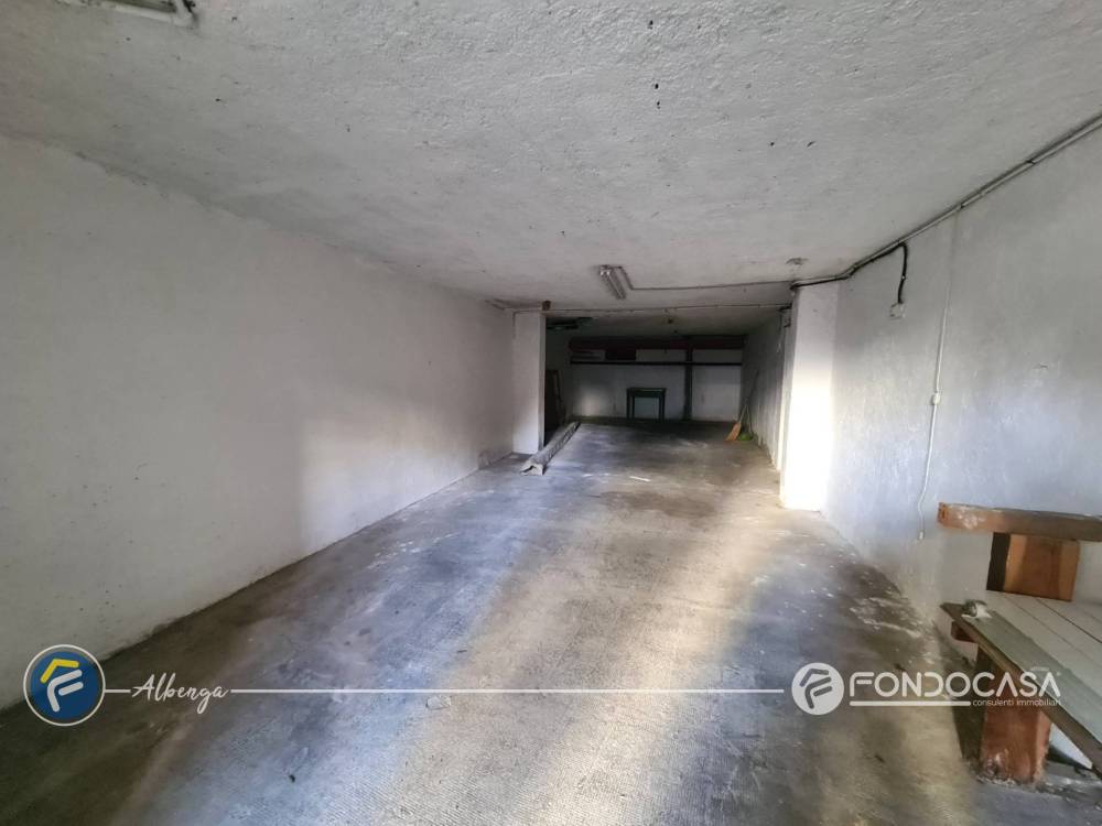 locale di sgombero in vendita ad Albenga