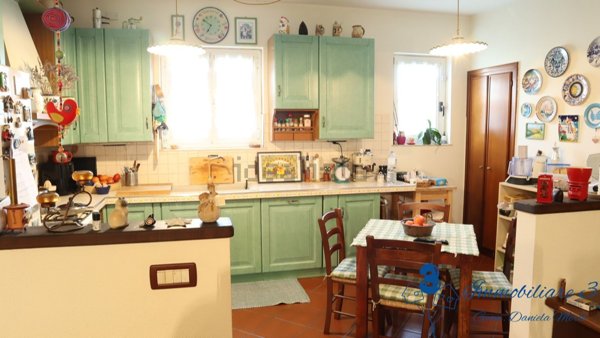 locale di sgombero in vendita ad Albenga