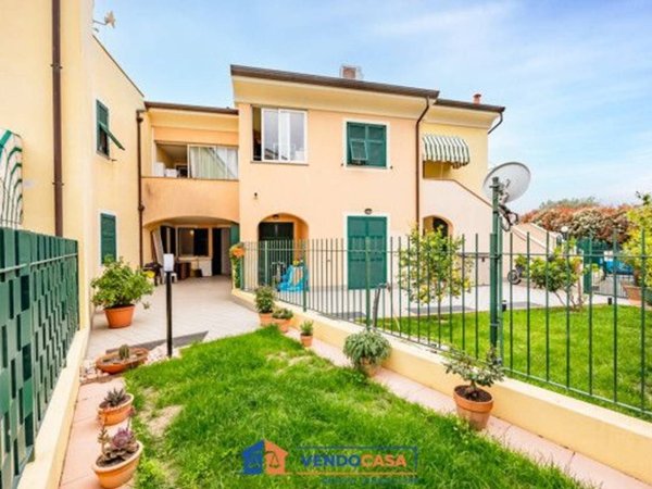 appartamento in vendita ad Albenga in zona Leca