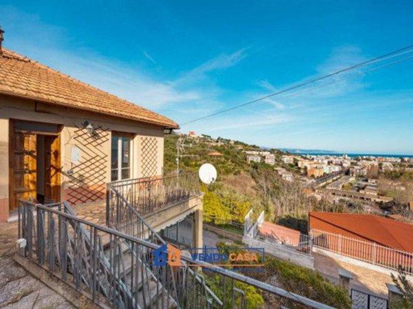 casa indipendente in vendita ad Albenga