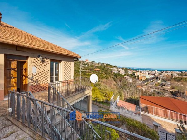 casa indipendente in vendita ad Albenga