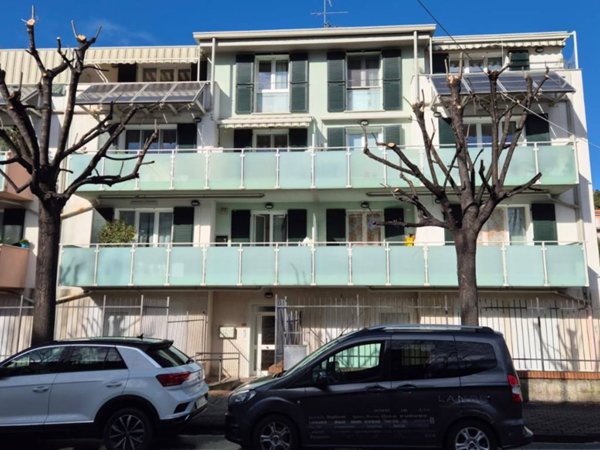 appartamento in vendita ad Albenga in zona Vadino