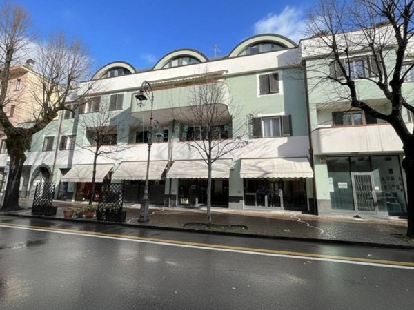 negozio in vendita ad Albenga