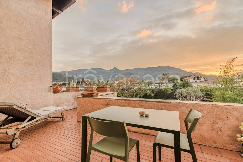 appartamento in vendita ad Albenga in zona Leca