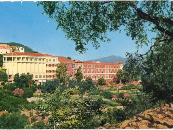 intera palazzina in vendita ad Albenga in zona Lusignano