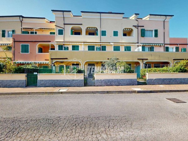 appartamento in vendita ad Albenga in zona Lusignano