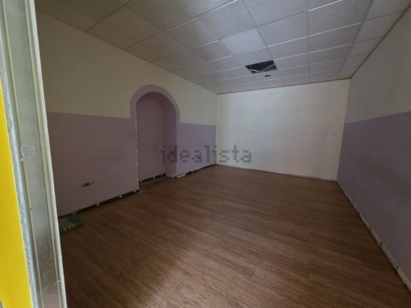 locale commerciale in vendita ad Albenga