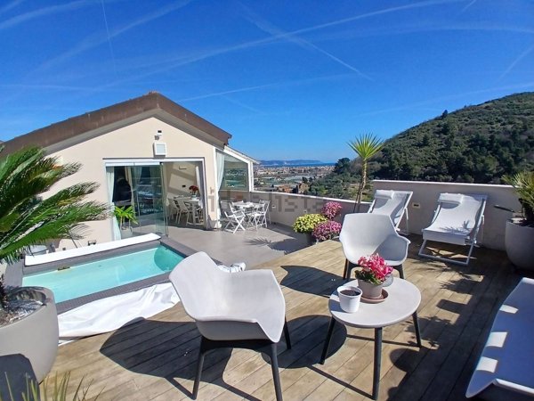 casa indipendente in vendita ad Albenga