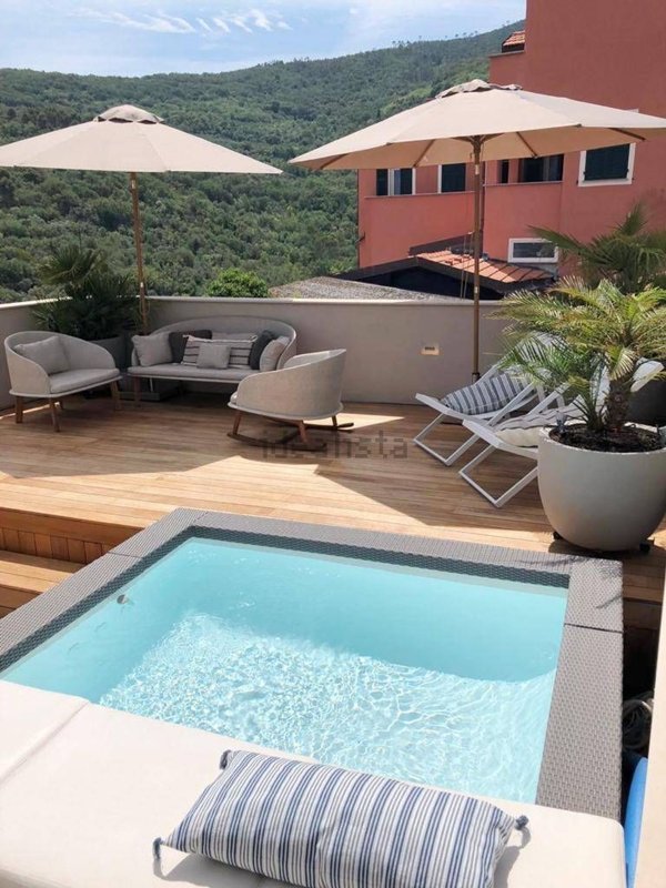 casa indipendente in vendita ad Albenga