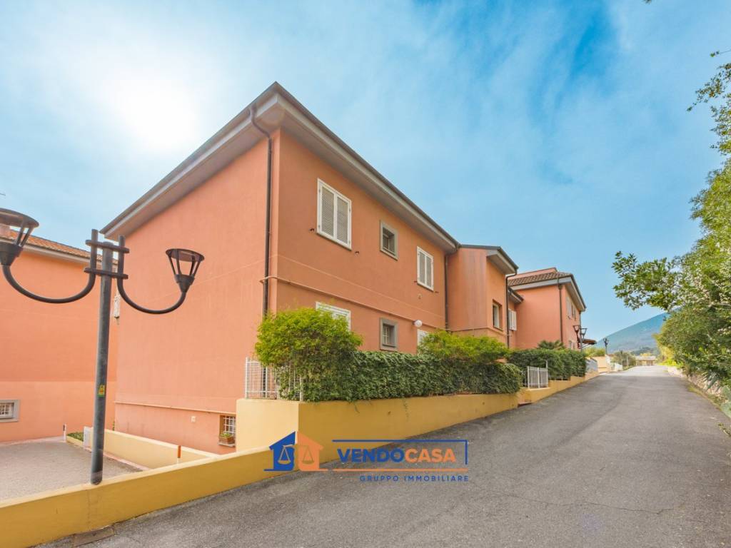 appartamento in vendita ad Albenga in zona Vadino