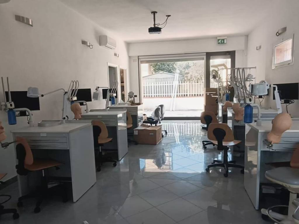 ufficio in vendita ad Albenga